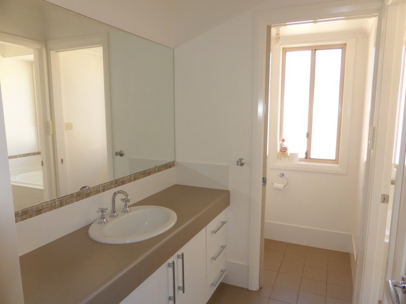 7 Mossgiel Close, Parkes NSW 2870