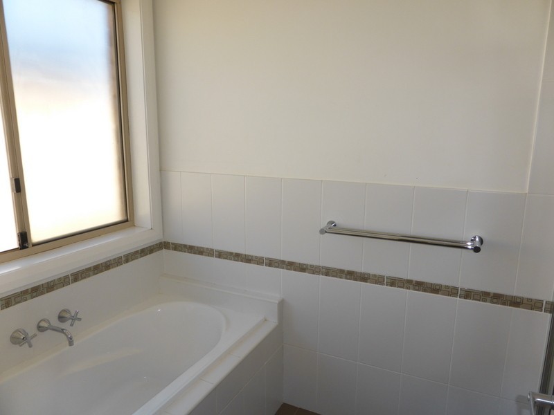 7 Mossgiel Close, Parkes NSW 2870