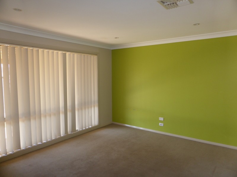 7 Mossgiel Close, Parkes NSW 2870