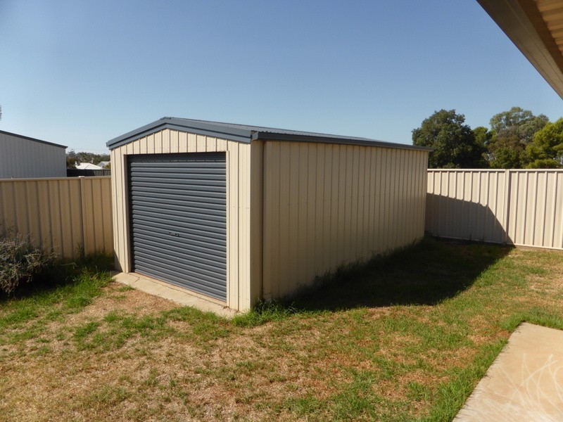 7 Mossgiel Close, Parkes NSW 2870