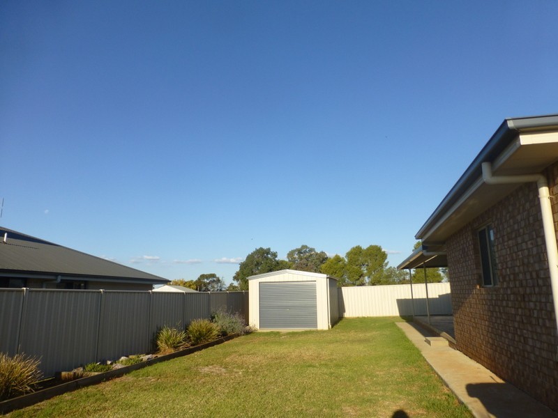 7 Mossgiel Close, Parkes NSW 2870