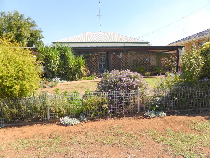 13 Carrington Street, Parkes NSW 2870