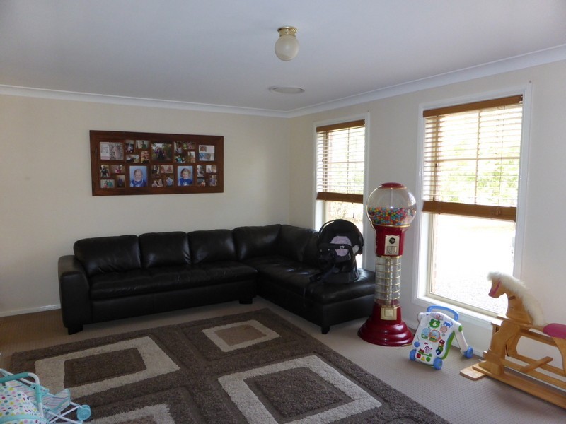 17 Wangara Lane, Parkes NSW 2870