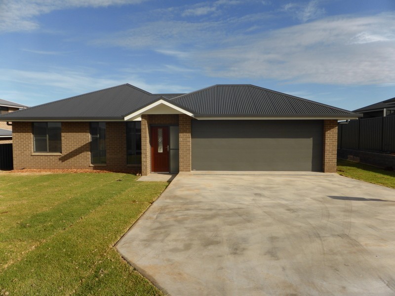 9 Hydrangea Avenue, Parkes NSW 2870