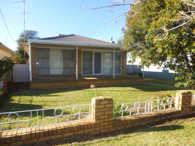 28 Carrington Street, Parkes NSW 2870