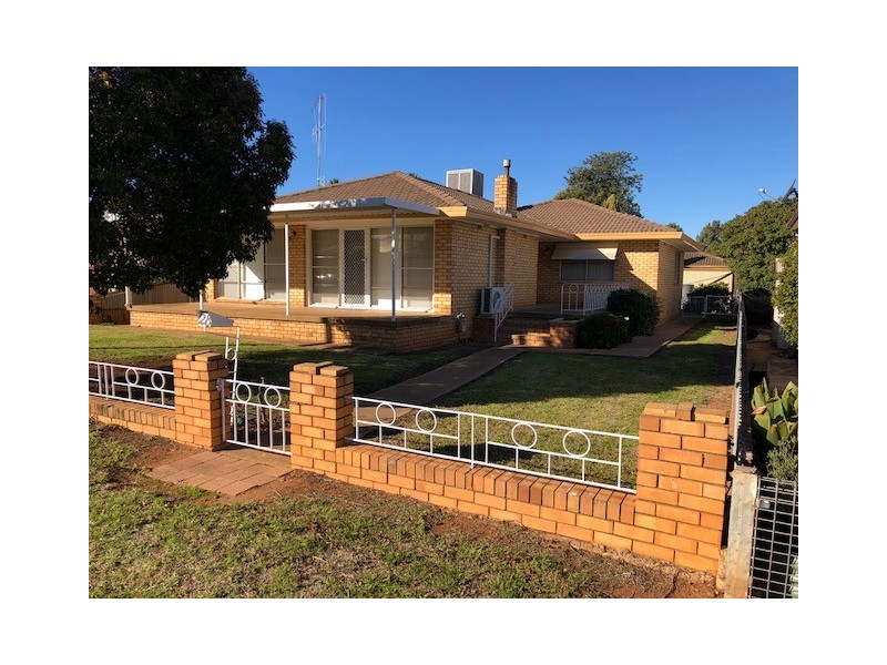 28 Carrington Street, Parkes NSW 2870