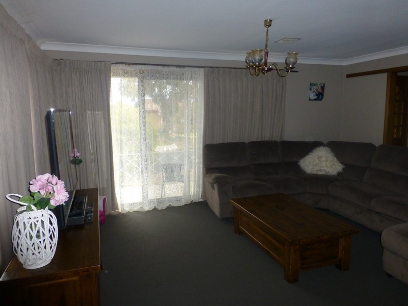 30 Barton Street, Parkes NSW 2870
