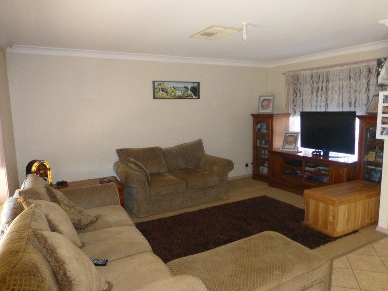 8 Ebelina Crescent, Parkes NSW 2870