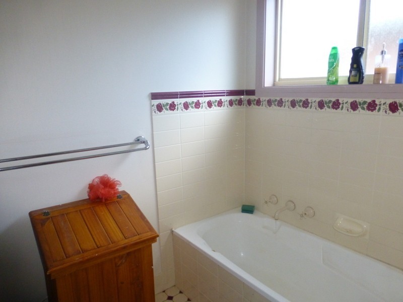 8 Ebelina Crescent, Parkes NSW 2870