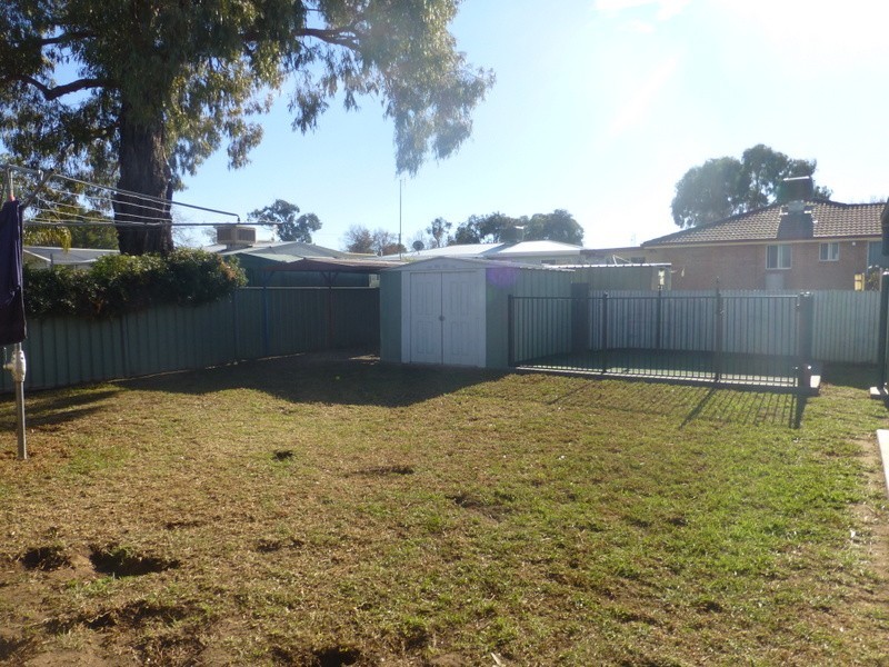 8 Ebelina Crescent, Parkes NSW 2870