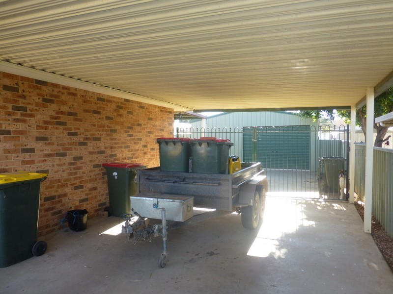 8 Ebelina Crescent, Parkes NSW 2870