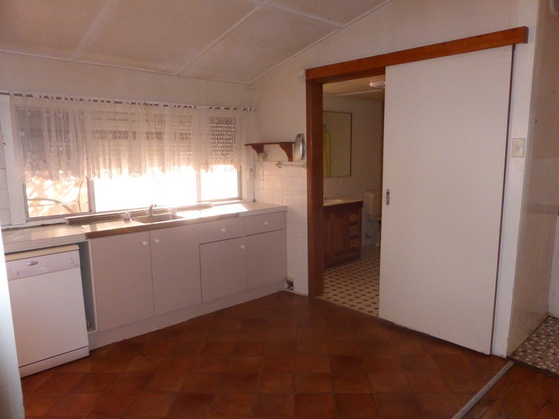 4 Orange Street, Parkes NSW 2870