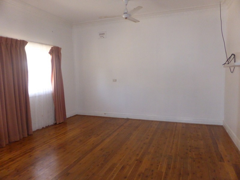 4 Orange Street, Parkes NSW 2870