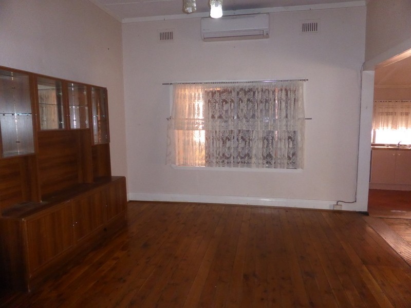 4 Orange Street, Parkes NSW 2870