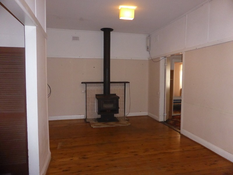 4 Orange Street, Parkes NSW 2870