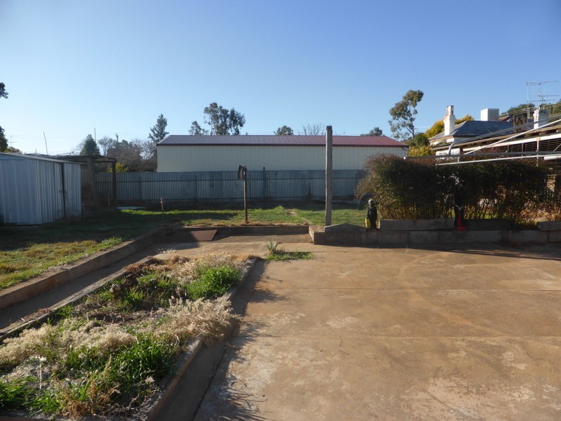 4 Orange Street, Parkes NSW 2870