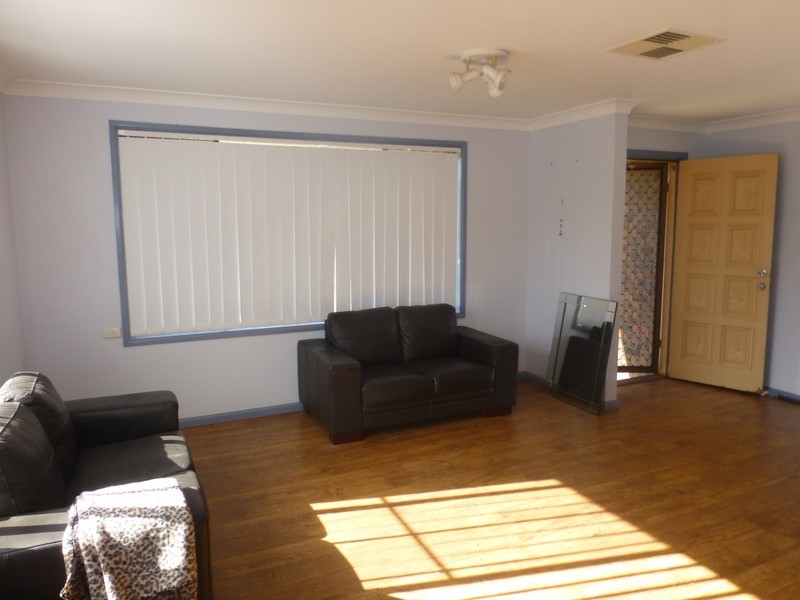 7 Bowditch Crescent, Parkes NSW 2870