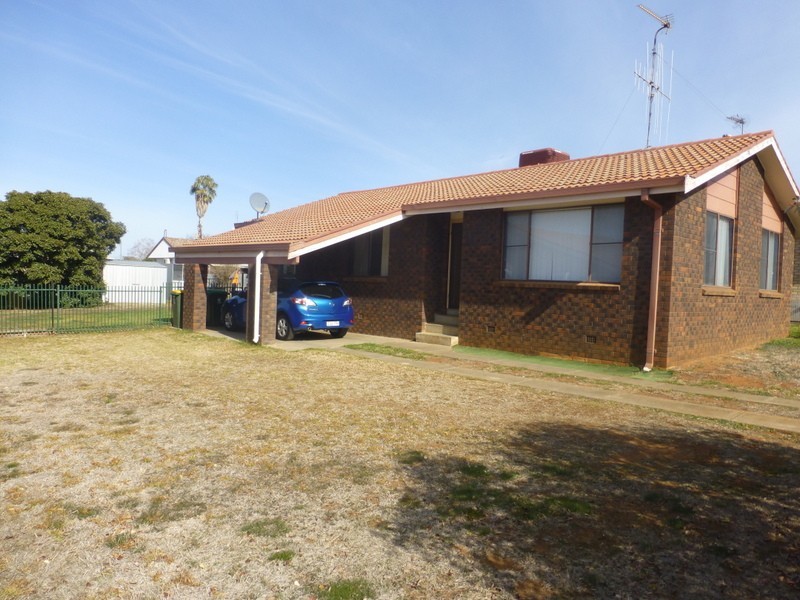 7 Bowditch Crescent, Parkes NSW 2870