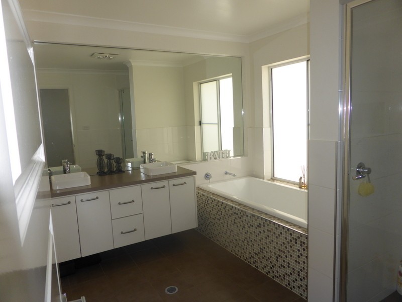 27 Alder Avenue, Parkes NSW 2870