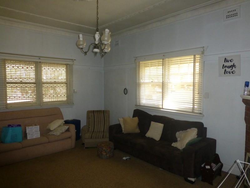 2 Elizabeth Street, Parkes NSW 2870