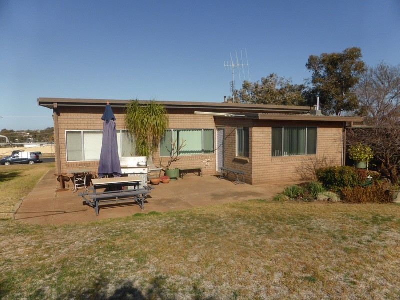 122-124 Victoria Street, Parkes NSW 2870