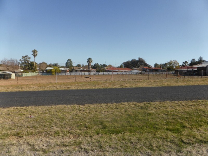 122-124 Victoria Street, Parkes NSW 2870