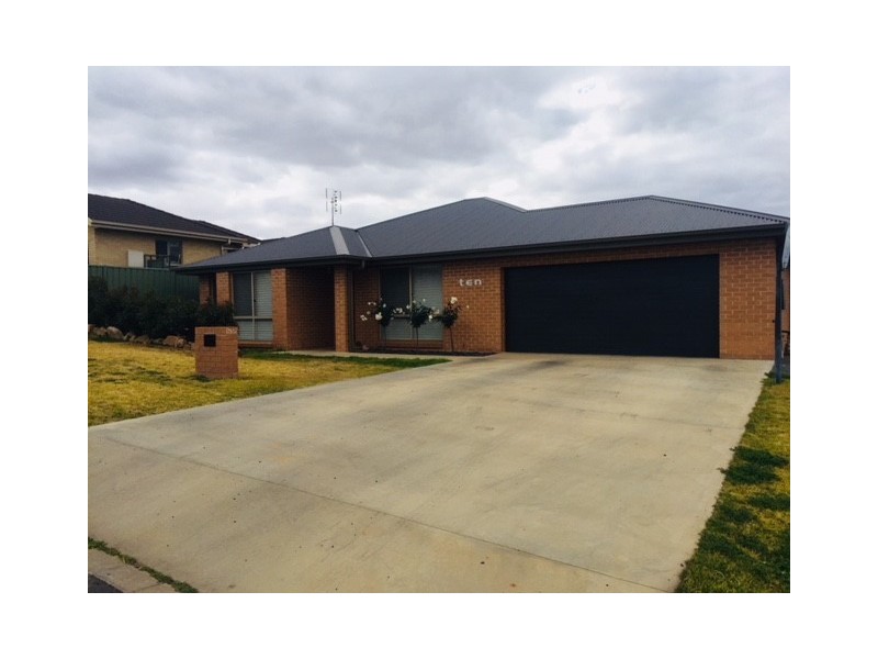 10 Vaucluse Place, Parkes NSW 2870