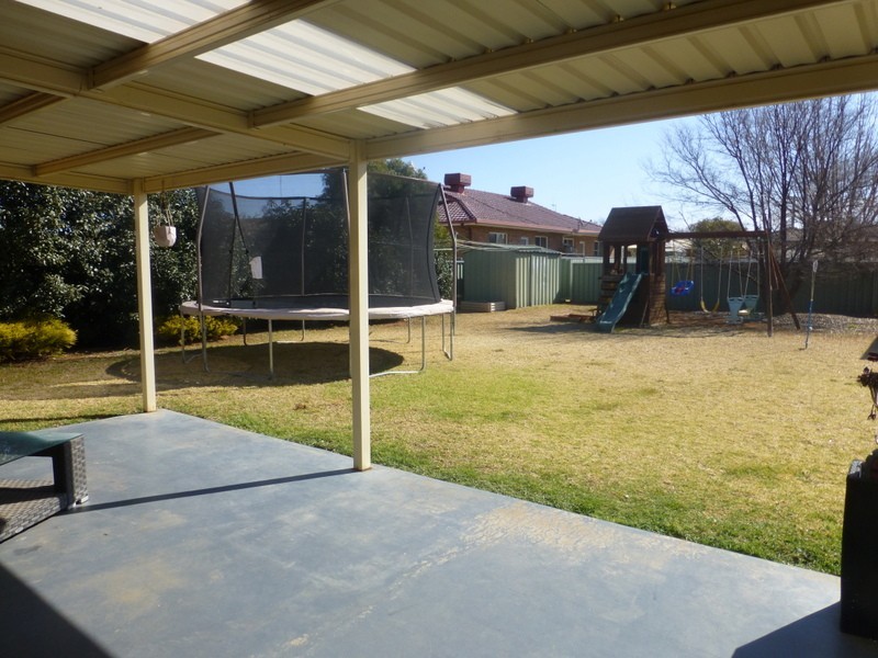 13 Ebelina Crescent, Parkes NSW 2870