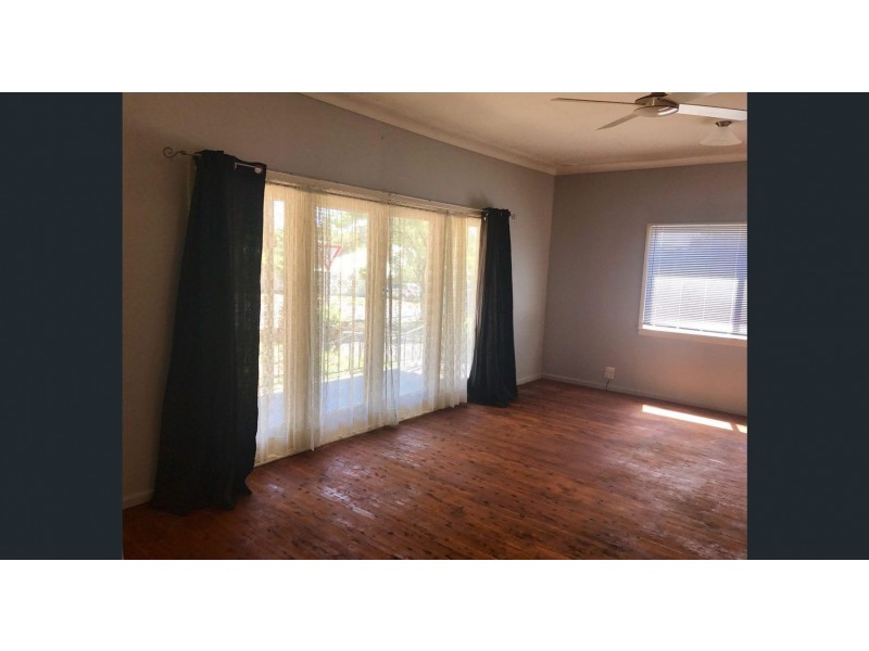 1 Howard Street, Parkes NSW 2870
