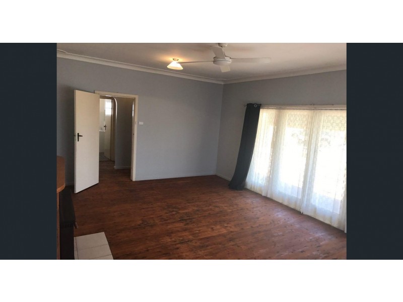 1 Howard Street, Parkes NSW 2870