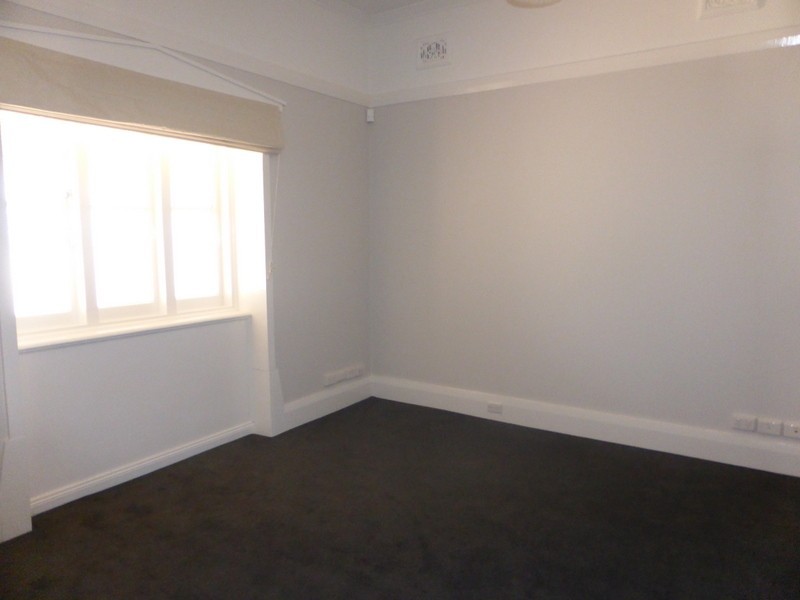 1 Keast Street, Parkes NSW 2870