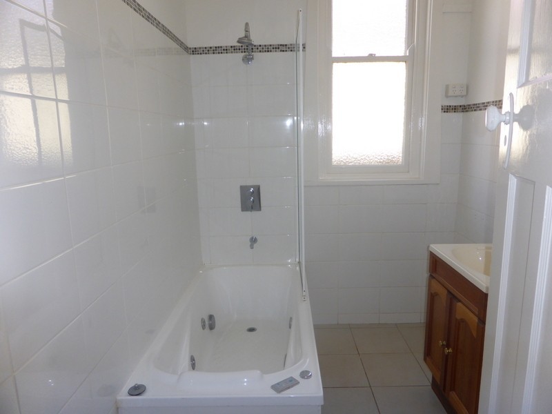 1 Keast Street, Parkes NSW 2870