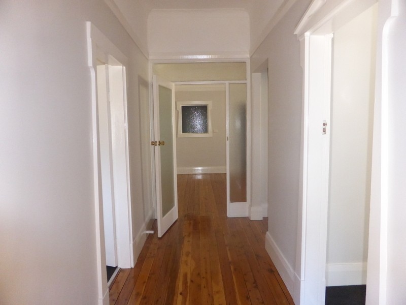 1 Keast Street, Parkes NSW 2870