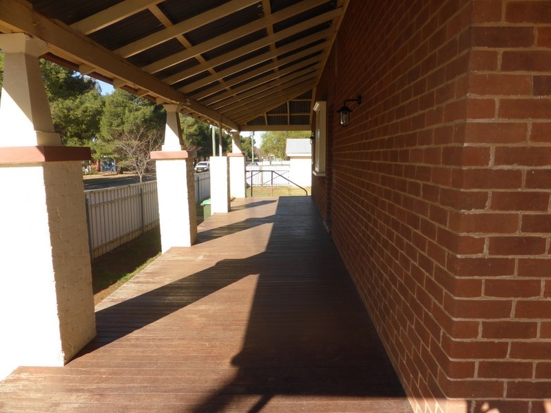 1 Keast Street, Parkes NSW 2870