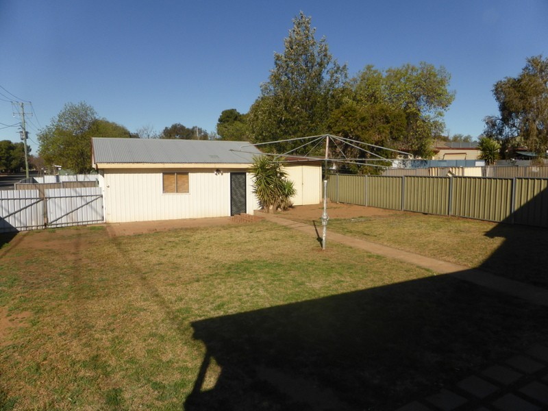 1 Keast Street, Parkes NSW 2870