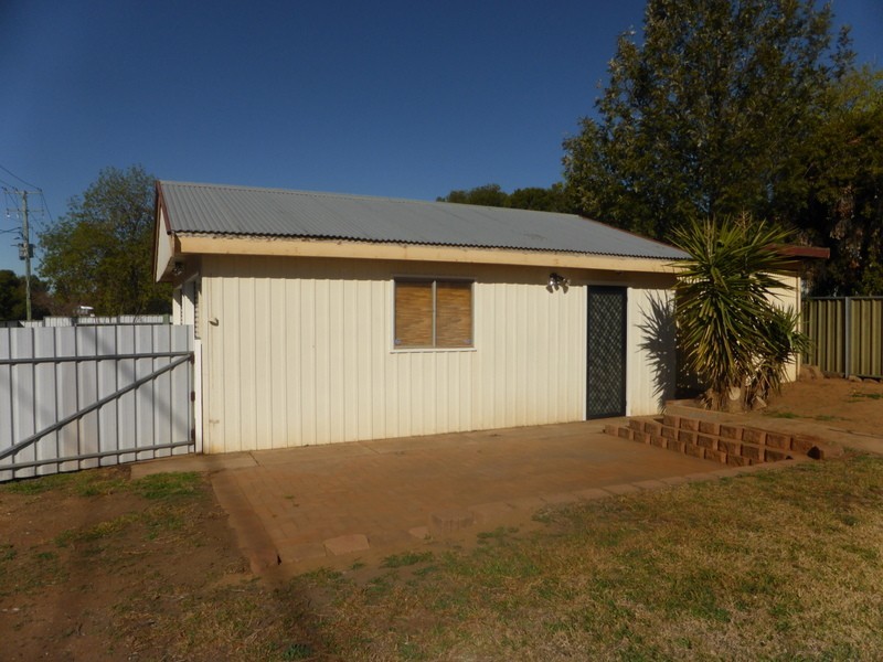 1 Keast Street, Parkes NSW 2870