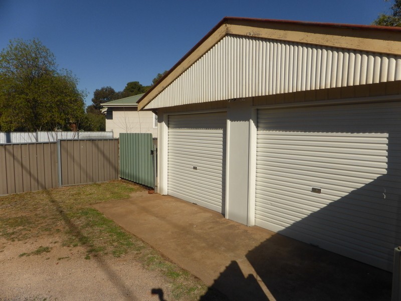 1 Keast Street, Parkes NSW 2870