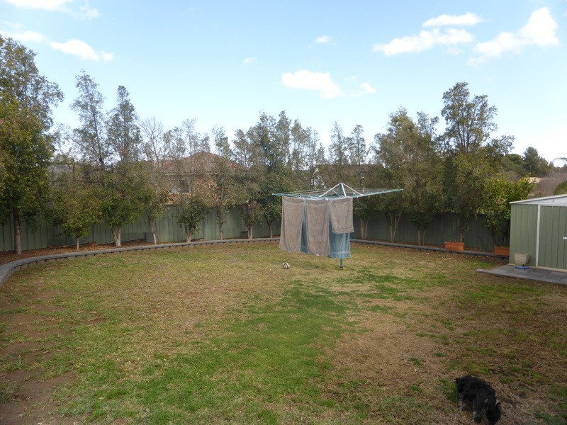 14 Glenburnie Close, Parkes NSW 2870