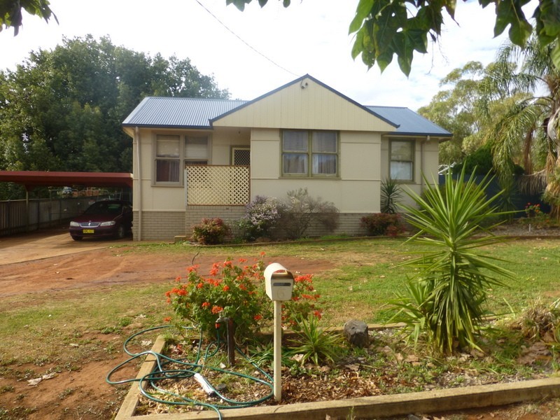 6 Gallop Avenue, Parkes NSW 2870