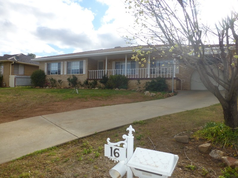16 Jones Street, Parkes NSW 2870