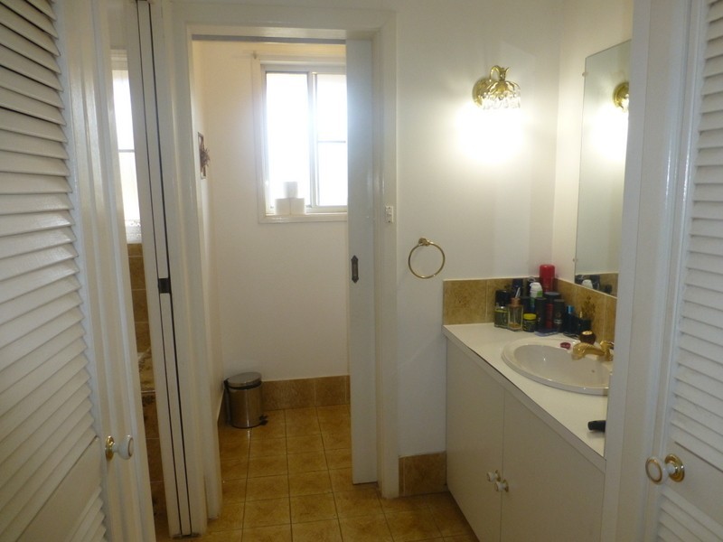 16 Jones Street, Parkes NSW 2870