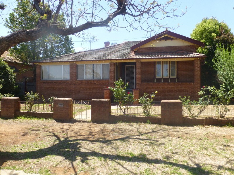 14 Oswin Street, Parkes NSW 2870