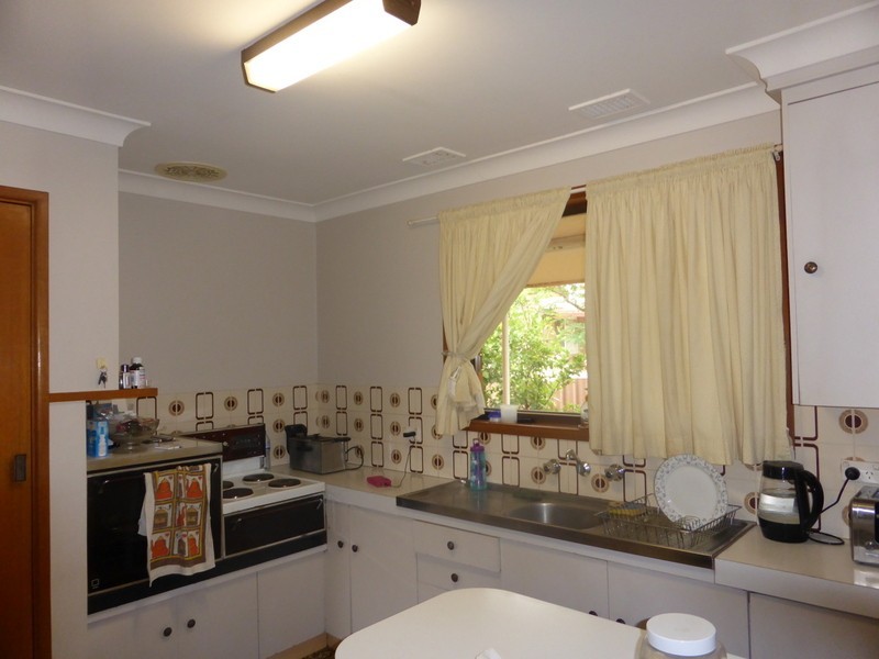 8 Bowditch Crescent, Parkes NSW 2870