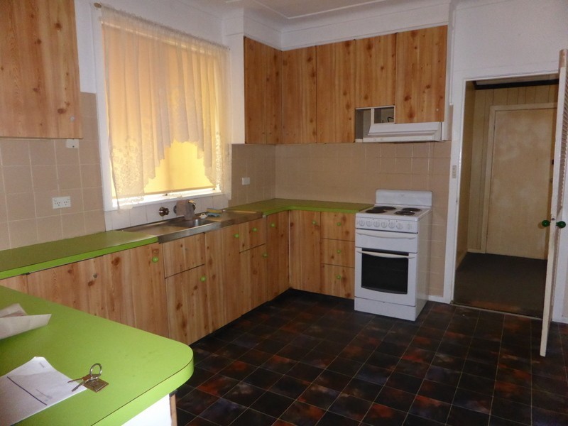 2 Moon Crescent, Parkes NSW 2870