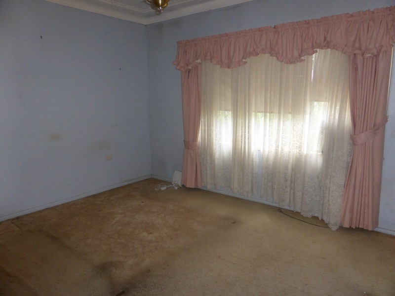 2 Moon Crescent, Parkes NSW 2870