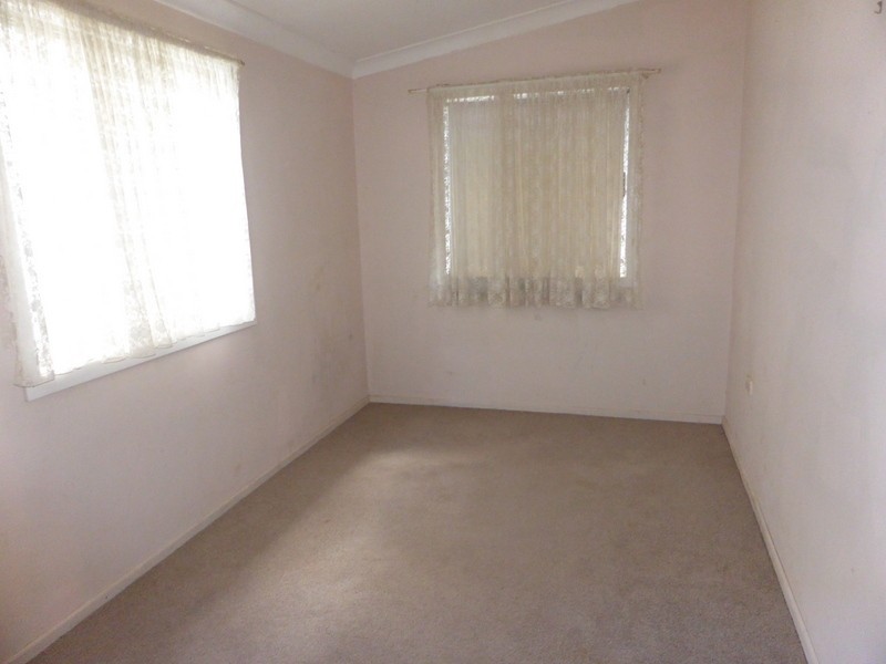 2 Moon Crescent, Parkes NSW 2870