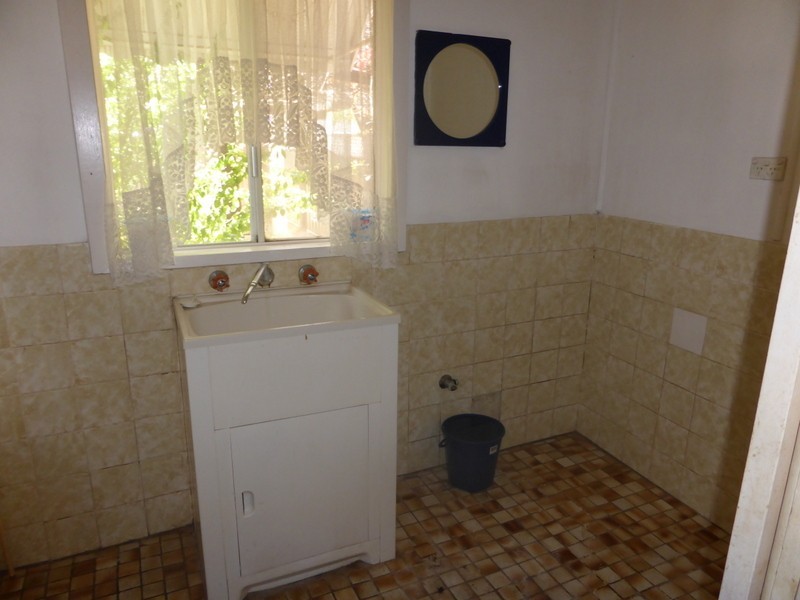 2 Moon Crescent, Parkes NSW 2870