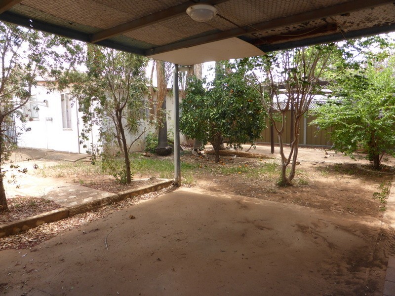 2 Moon Crescent, Parkes NSW 2870