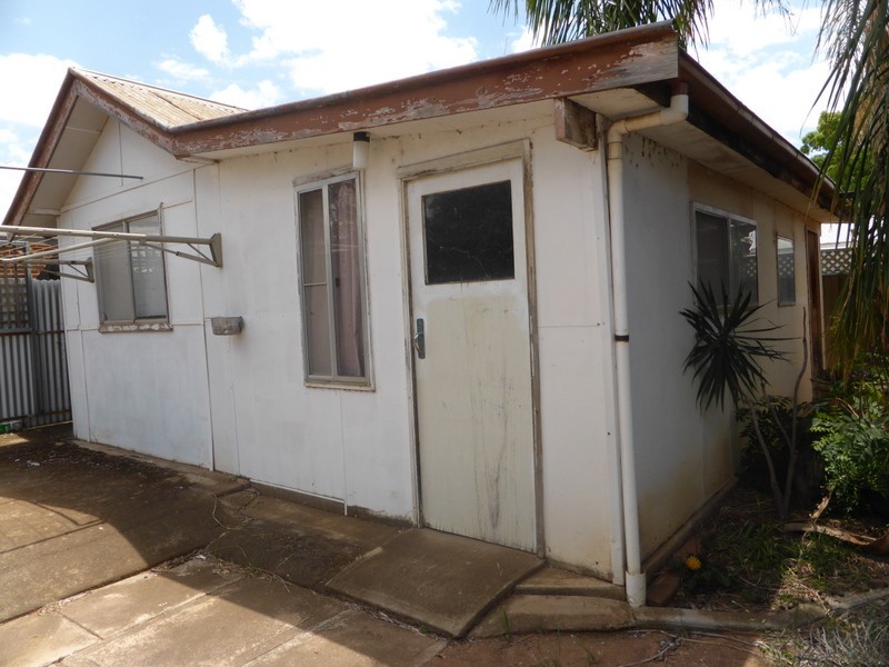 2 Moon Crescent, Parkes NSW 2870