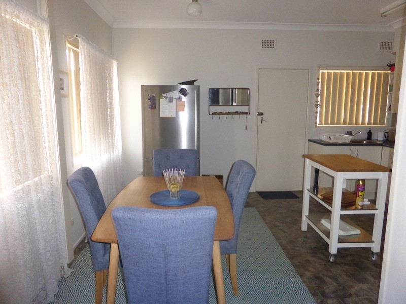 2 Wattle Street, Parkes NSW 2870